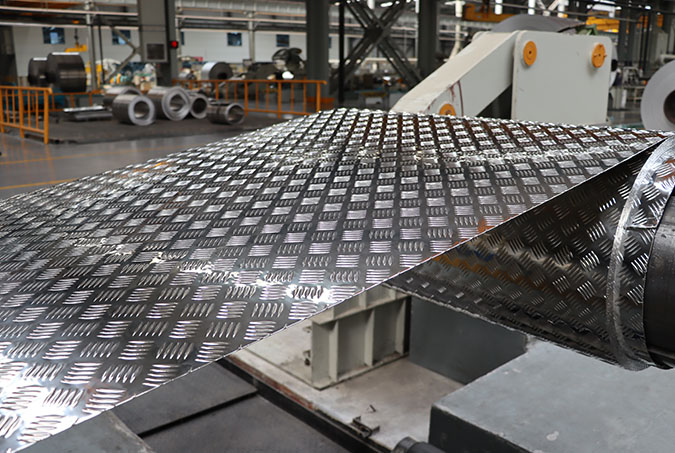 Placa de aluminio con relieve de 5 barras